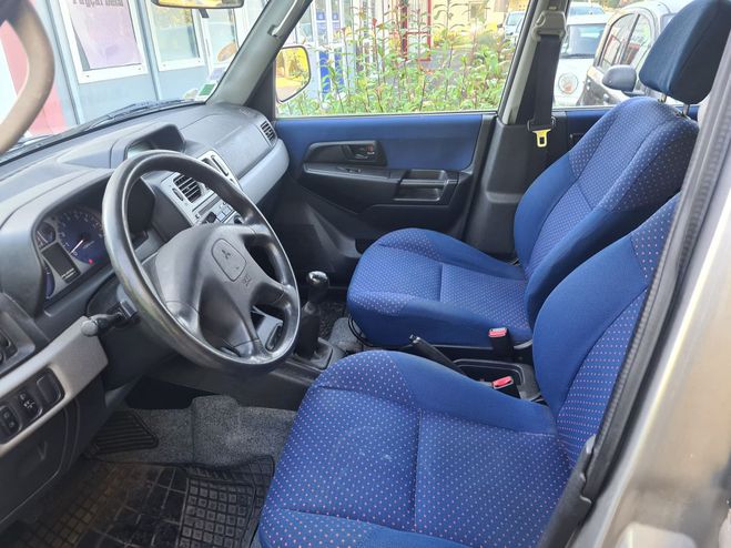 Mitsubishi Pajero VENDU EN ETATS ou POUR PIECES Gris de 2003