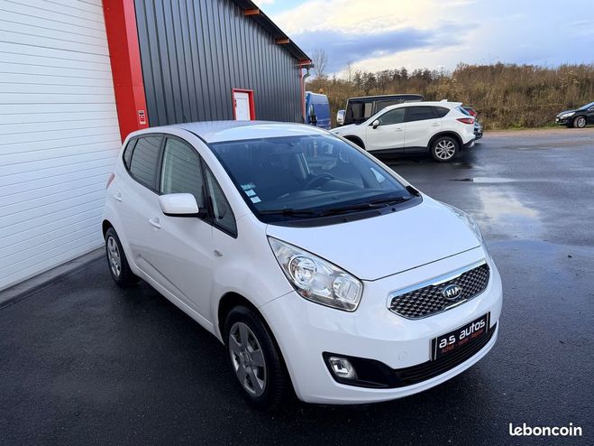 Kia Venga 1.4 CVVT 16V 90 CV essence distribution  Blanc de 2010
