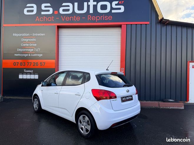 Kia Venga 1.4 CVVT 16V 90 CV essence distribution  Blanc de 2010