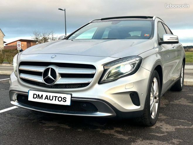 Cliquer pour voir la photo suivante Mercedes Classe GLA Classe 220 cdi 4matic sport toit ouvrant Gris de 2015