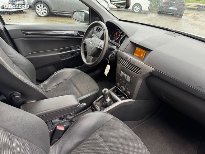 Opel Astra 1.8 125ch COSMO 5P Argent de 2005