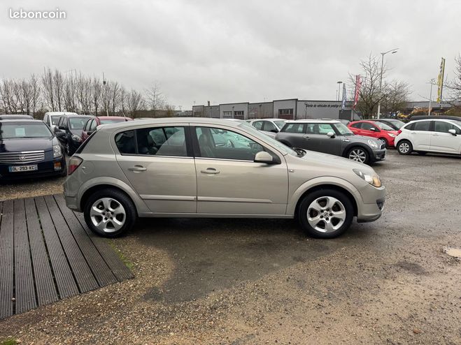 Opel Astra 1.8 125ch COSMO 5P Argent de 2005