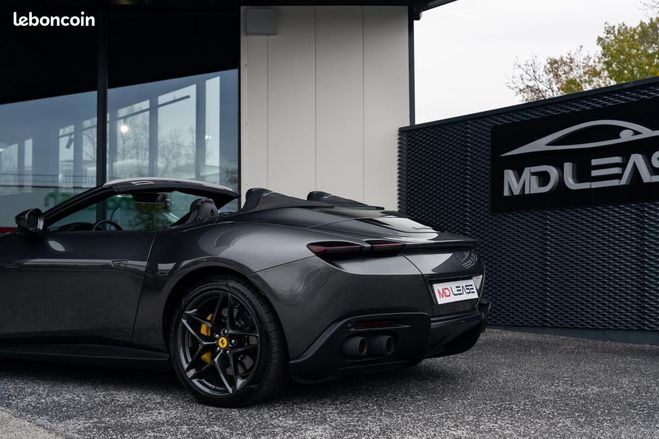 Ferrari Roma Spyder V8 4.0 620ch Leasing 2960 Euros-  Gris de 2024