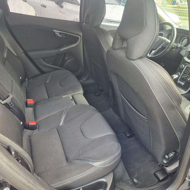 Volvo V40 II (2) 2.0 D2 120 BUSINESS GPS BELLE Noir de 2016