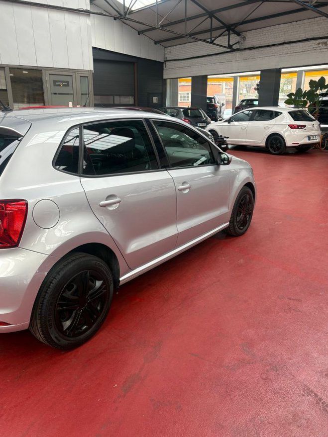 Volkswagen Polo 1.4 TDI BlueMotion - 90 V 6R Carat PHASE Gris de 2017