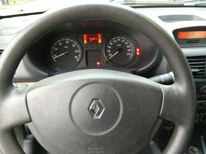 Renault Clio 1.4 98 Pack Dynamique 5 PORTES - FAIBLE  Gris de 2004
