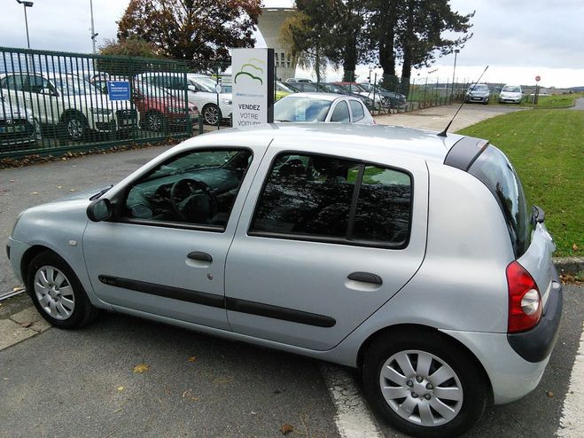 Renault Clio 1.4 98 Pack Dynamique 5 PORTES - FAIBLE  Gris de 2004