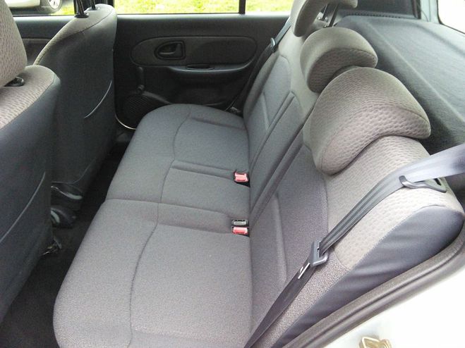 Renault Clio 1.4 98 Pack Dynamique 5 PORTES - FAIBLE  Gris de 2004