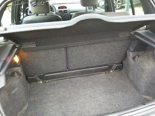 Renault Clio 1.4 98 Pack Dynamique 5 PORTES - FAIBLE  Gris de 2004