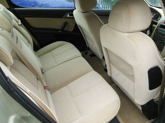 Peugeot 407 2.0 135 Executive Pack CLIM - DISTRIBUTI Gris de 2004