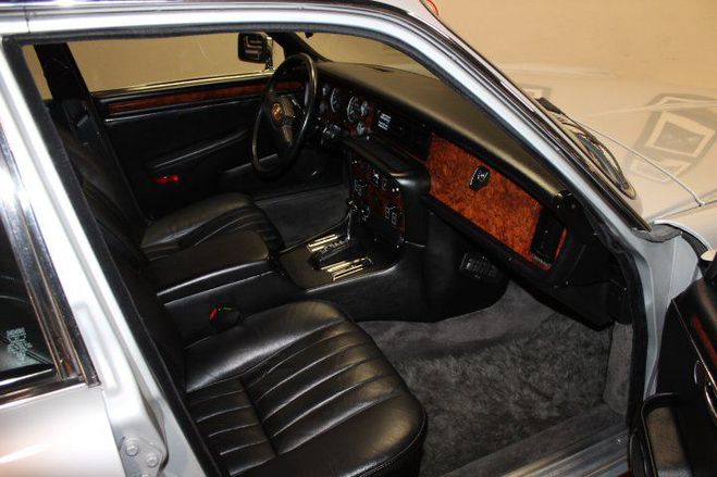 Jaguar Sovereign 4.2 BVA GRIS ARGENT de 1983