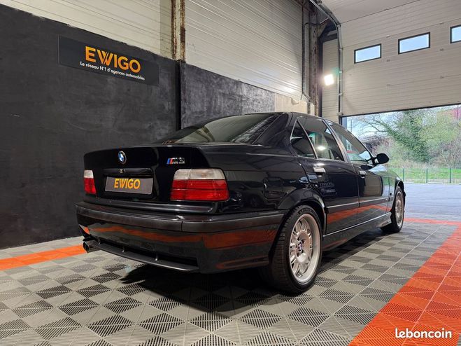 BMW M3 3.2 e36 321ch 4 portes toit ouvrant Noir de 1997