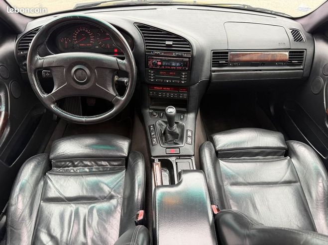 BMW M3 3.2 e36 321ch 4 portes toit ouvrant Noir de 1997