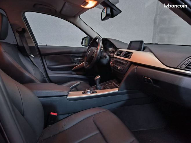 BMW Serie 3 Touring 318D lounge 143cv R�vis�e et gar Noir de 2014