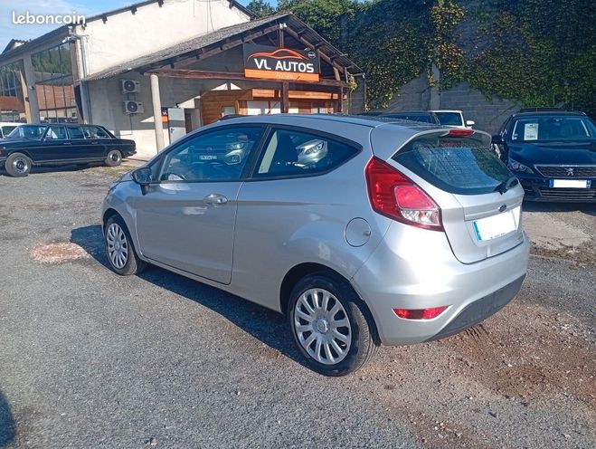 Ford Fiesta 1.25 60 cv Ann�e 2015 Gris de 2015