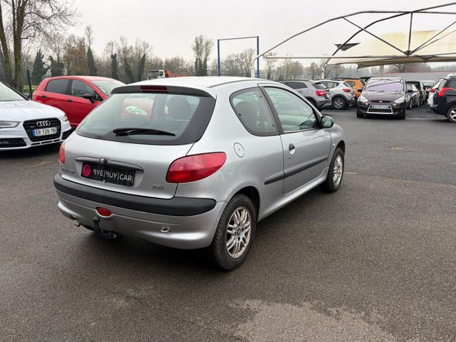 Peugeot 206 1.6i 16V - BVA BERLINE XT Premium GRIS CLAIR de 2001