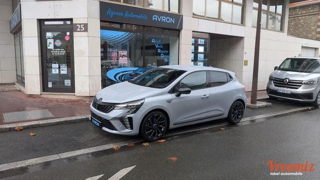 Cliquer pour voir la photo suivante Renault Clio 1.6 E-TECH 145H 95 HYBRID FULL-HYBRID 1. Gris de 2025