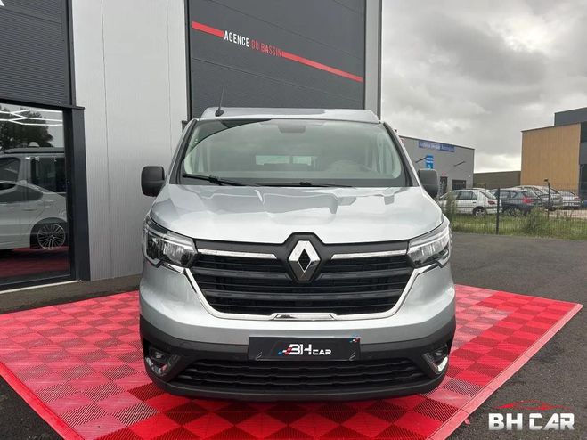 Renault Trafic III VAN AM�NAG� 2.0 BLUEDCI 150 TOIT REL Gris de 2024
