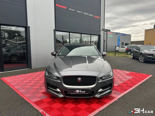Jaguar XE 2.0 D180 180 R-SPORT AWD BVA Blanc de 2017