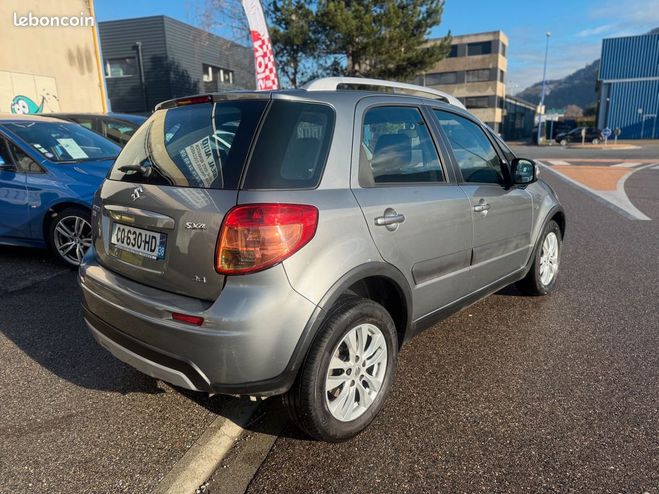 Suzuki SX4 S-Cross 2.0 DDIS 135 GLX 4X4 1�re Main Gris de 2013
