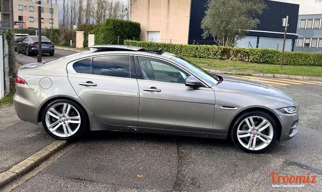 Jaguar XE D180 HSE STANDARD AUTO 4WD TOIT OUVRANT  Gris de 2019