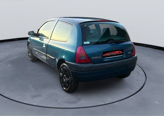 Renault Clio 2 1.6 i 90 ch pack Clim Autre de 1998