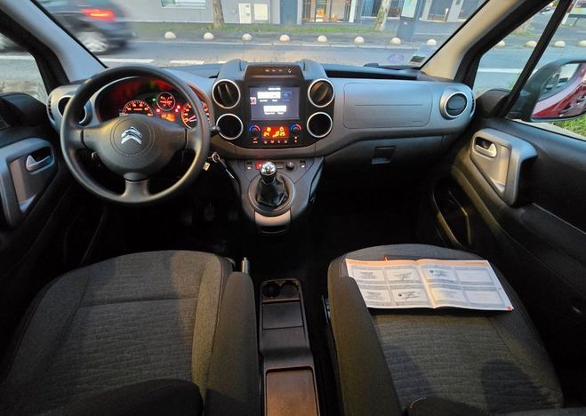 Citroen Berlingo 5places Taille M 1.2l Ess 110 08-2019 Blanc de 2019