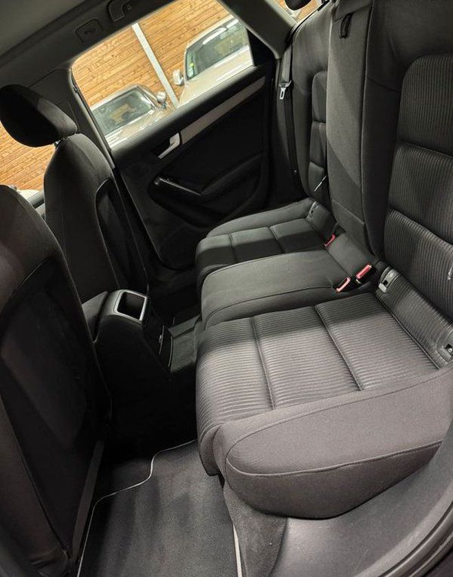 Audi A4 Avant IV (B8) 2.0 TDI 143ch DPF Ambition Gris de 2013