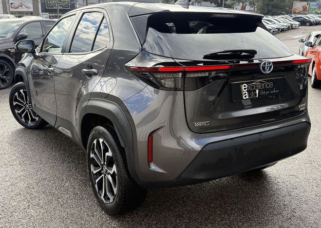 Toyota Yaris Cross 116H DESIGN AWD-I MY21 Gris de 2021