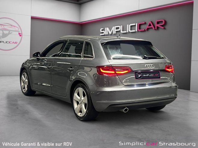Audi A3 Sportback 1.6 TDI 110 Ambiente S tronic  Gris de 2016