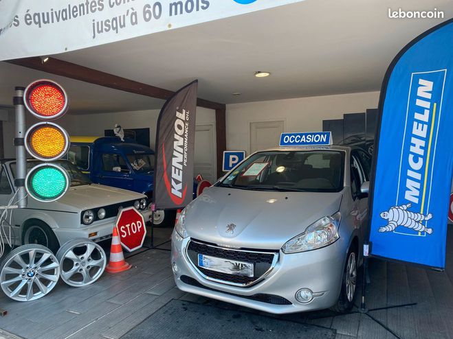 Peugeot 208 1.4 HDI 70 Buisness Pack 5 Portes Argent de 2014