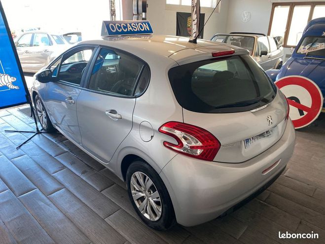 Peugeot 208 1.4 HDI 70 Buisness Pack 5 Portes Argent de 2014