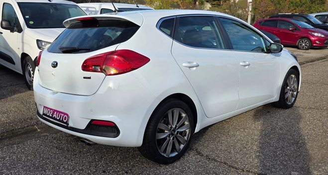 Kia Ceed d 1.6 CRDI 128CH REVELATION 2016 159.000 blanc de 2016