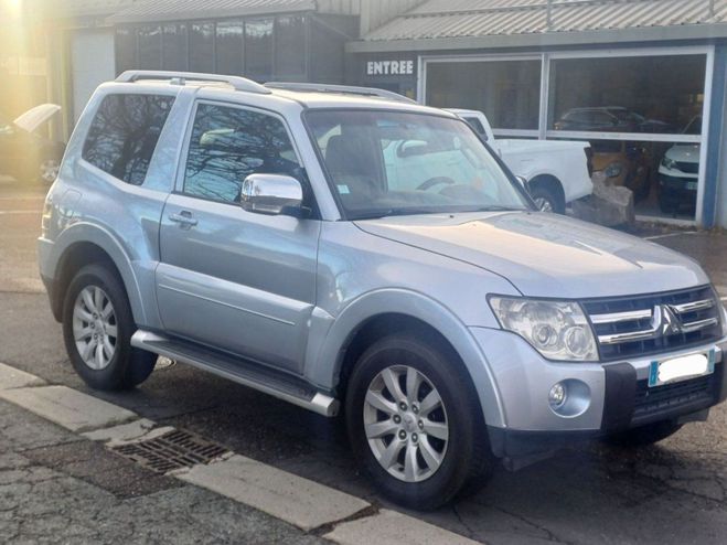 Cliquer pour voir la photo suivante Mitsubishi Pajero COURT III (2) 3.2 DI-D 170CH BVA Intense Gris Clair de 2008