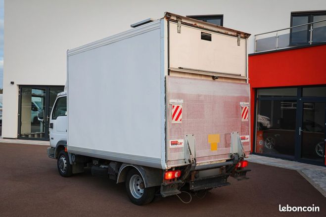 Nissan Cabstar 3.0td 125ch hayon �lectrique Blanc de 2000