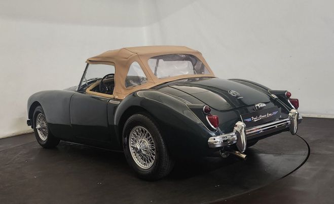 MG MGA A 1600 cabriolet British Racing Green de 1960