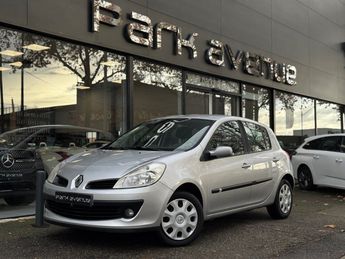  Voir d&eacute;tails -Renault Clio III 1.6 16V 110CH CONFORT DYNAMIQUE BVA  &agrave; Toulouse (31)