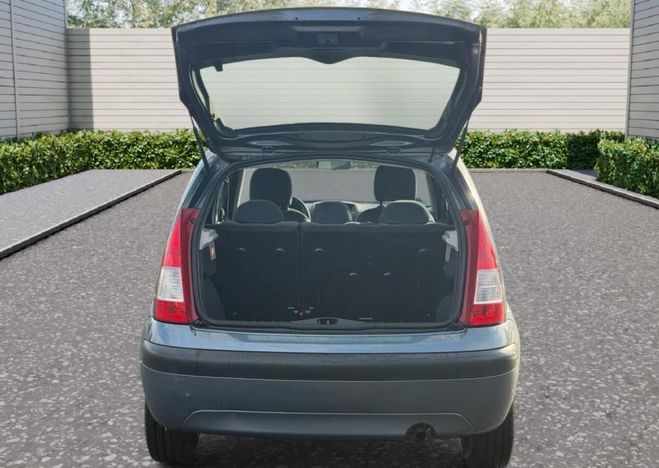 Citroen C3 1.4L ESSENCE 1ER MAIN Gris de 2025