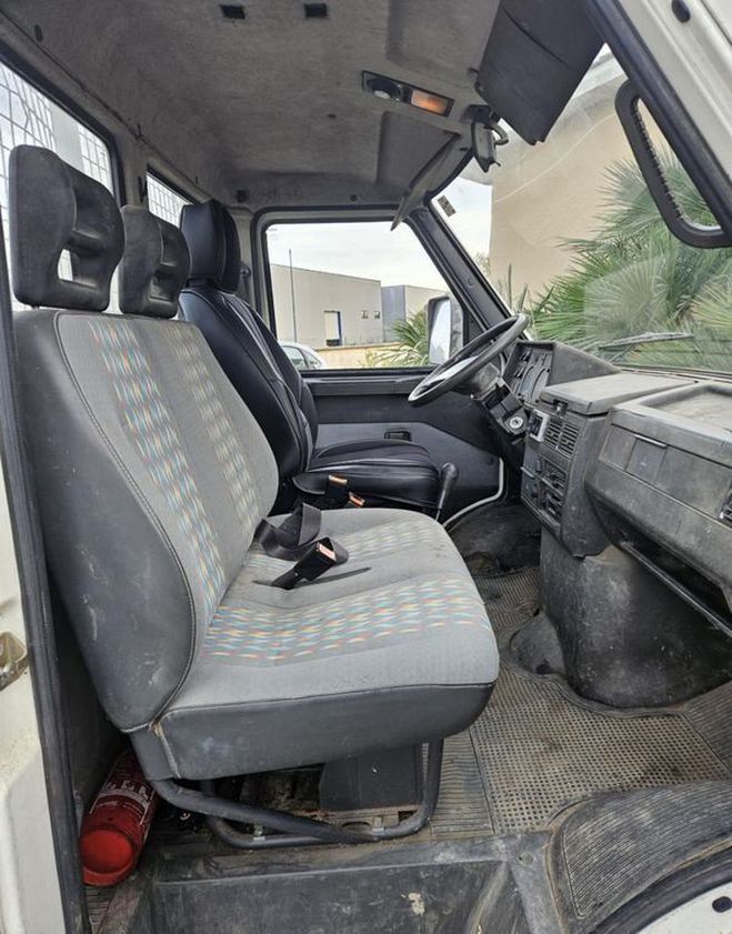 Iveco Daily 2l8 diesel 3t5 plateau Blanc de 1999