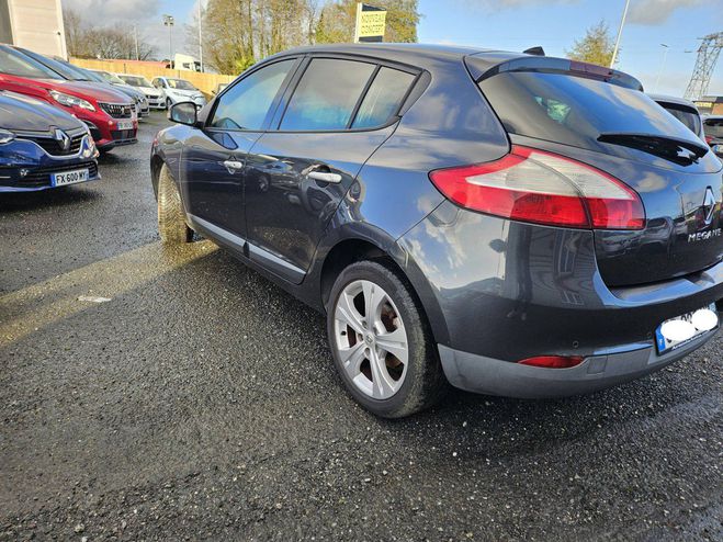Renault Megane III (B95) 1.5 dCi 110ch FAP Dynamique ec GRIS F de 2011