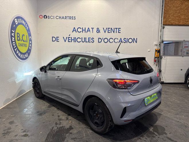 Renault Clio V 1.6 E-TECH HYBRIDE 145CH EVOLUTION Gris Clair de 2024