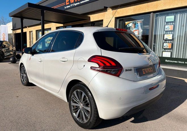 Peugeot 208 1.2 puretech 110 rolland garros s&s cour Blanc de 2017
