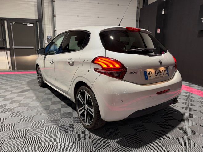 Peugeot 208 1.2 PureTech 110ch SS EAT6 GT Line Blanc de 2018