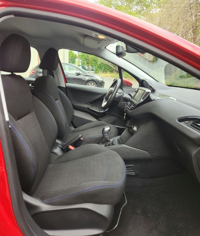 Peugeot 208 1.2 VTI 12v 82CH S&S rouge de 2019