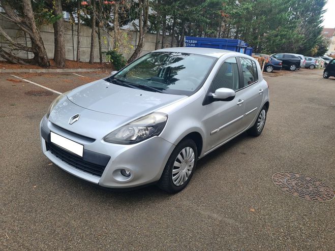 Renault Clio TOM TOM 1.5 DCI  CT OK Gris clair de 2012