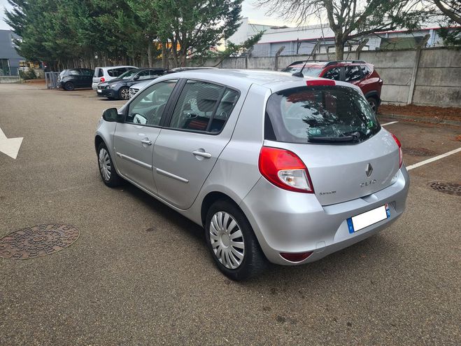 Renault Clio TOM TOM 1.5 DCI  CT OK Gris clair de 2012