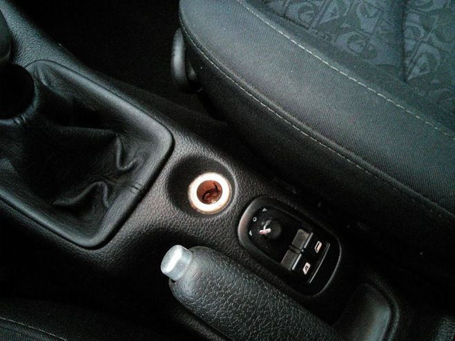 Peugeot 206 1.6 i 16V 110 CLIM Gris de 2005