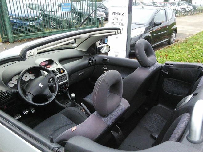 Peugeot 206 1.6 i 16V 110 CLIM Gris de 2005