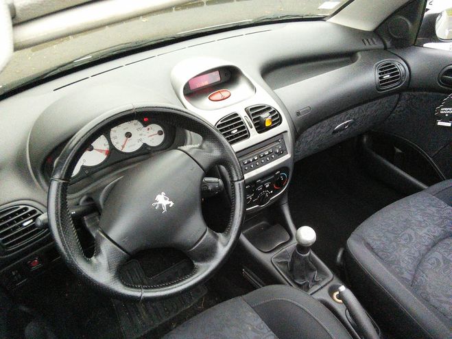 Peugeot 206 1.6 i 16V 110 CLIM Gris de 2005