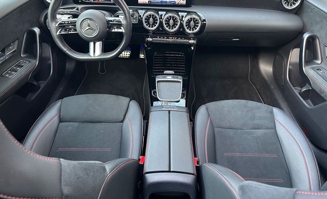 Mercedes Classe A 180 d 8g-dct -amg line-toit ouvrant Noir de 2023